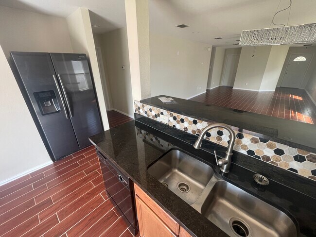 Building Photo - 220 Chalk Mountain Dr
