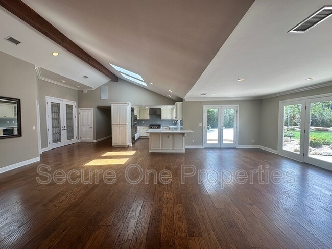 Building Photo - 1695 Berkshire Dr