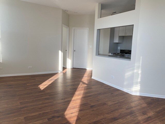 Building Photo - 1461 W Fullerton Ave