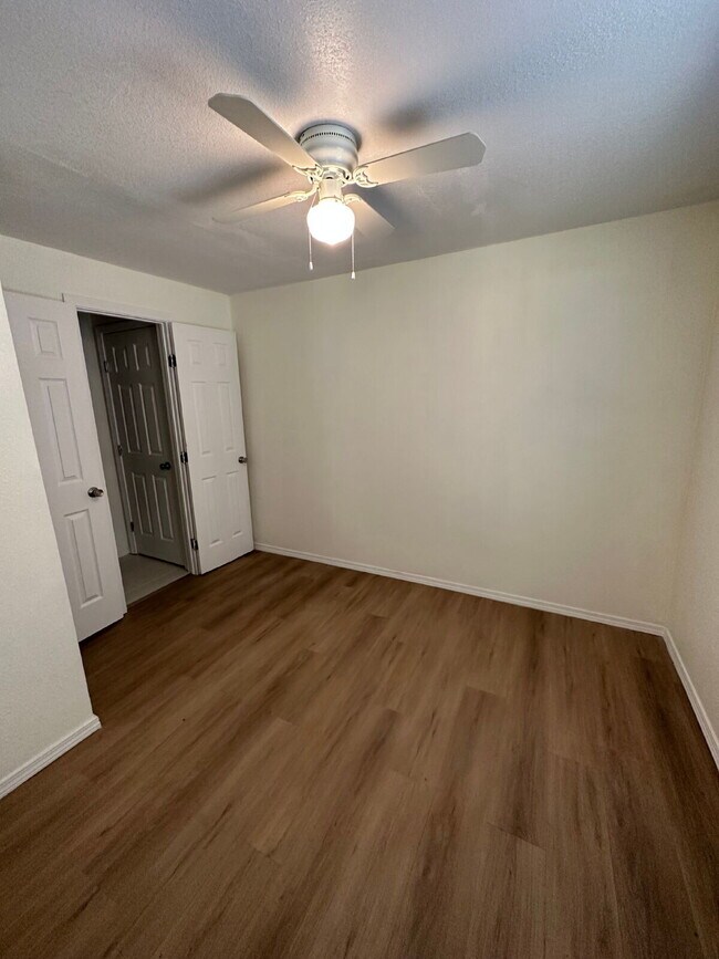 Building Photo - Fully update back house! All appliances included!
