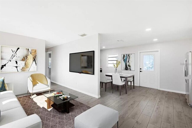 Building Photo - 6521 S Englewood Ave