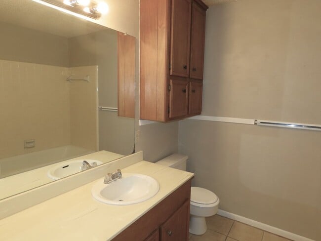Building Photo - South Tyler! 3 Bedroom, 2 Bath Duplex w/Garage