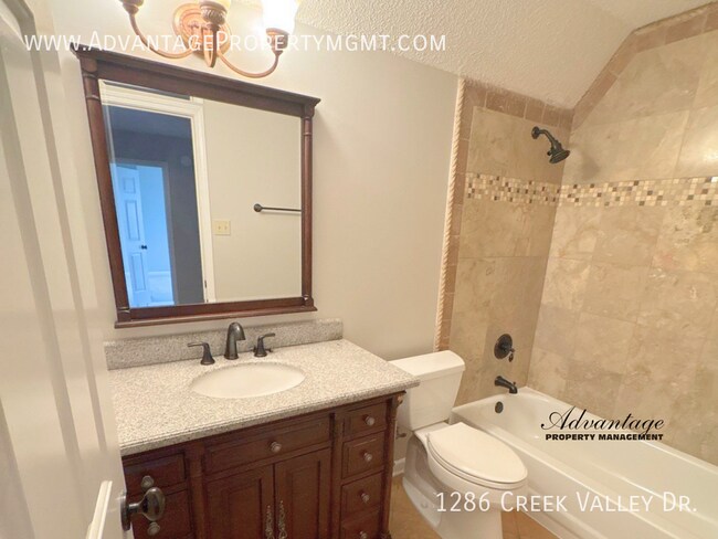 Building Photo - 1286 Creek Valley Dr