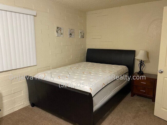 Building Photo - Furnished 2 Bedroom Condo with Community Pool Close to the UofA! (Speedway/Euclid)