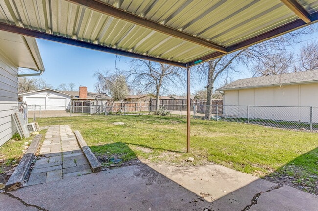Building Photo - "Charming 3-Bedroom Home in Garland with 2 Full Baths and 1445 Sq Ft of Comfort!"