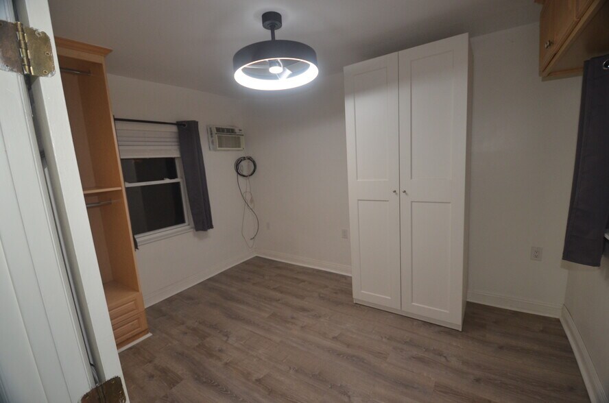 Building Photo - 19201 Strathern St