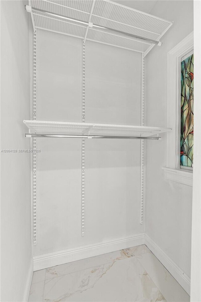 Building Photo - 2413 N Greenway Dr