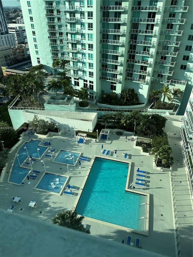 Building Photo - 1800 N Bayshore Dr