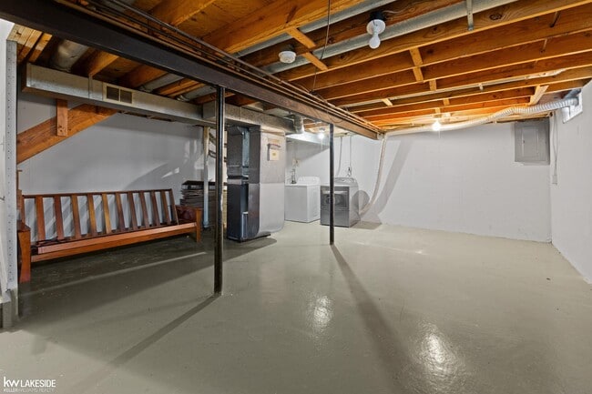 Building Photo - 2012 Orchard Crest St