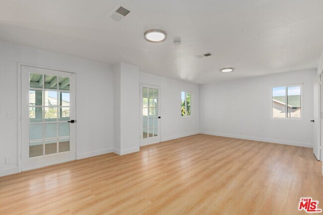 Building Photo - 2522 Armacost Ave