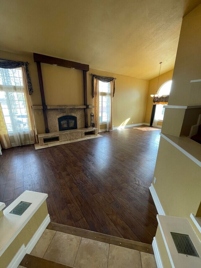 Building Photo - 4528 Whitney Cir