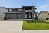 Building Photo - Luxurious 4 Bedroom in Yutan