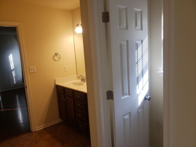 Building Photo - WOODBRIDGE POINTE