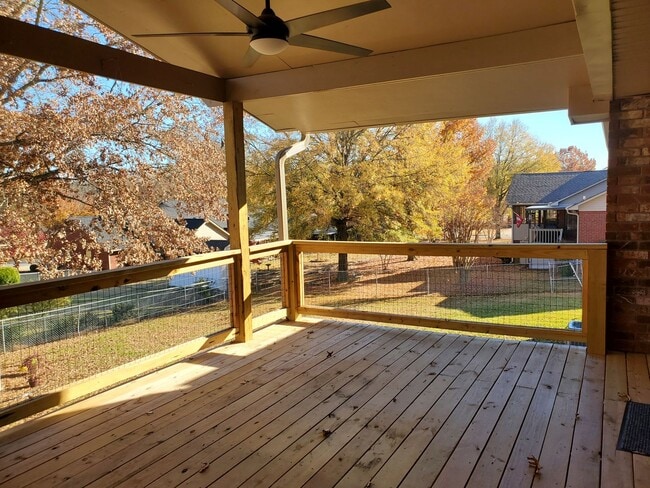 Building Photo - Beautiful Family Home with Neighborhood Lake Access