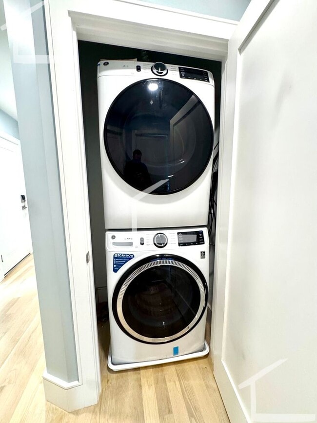 Building Photo - 9/1 No Fee! Newly renovated 3BR/2BA in the heart of Washington Sq!