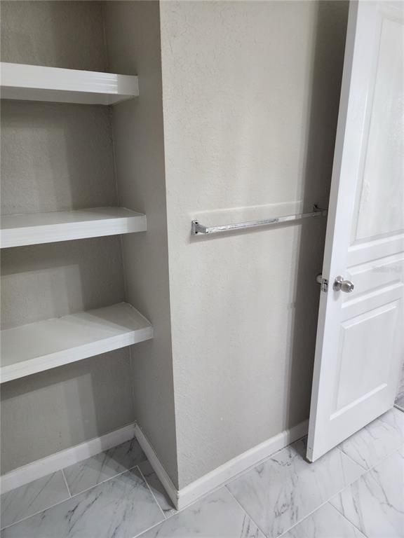 Building Photo - 9401 Crescent Loop Cir