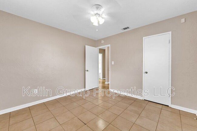 Building Photo - 4220 W Bay View Ave