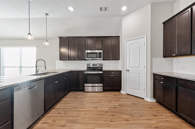 Building Photo - 151 Scenic Hills Ct