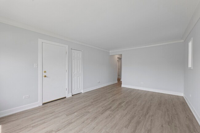 Building Photo - 8320 W Irving Park Rd