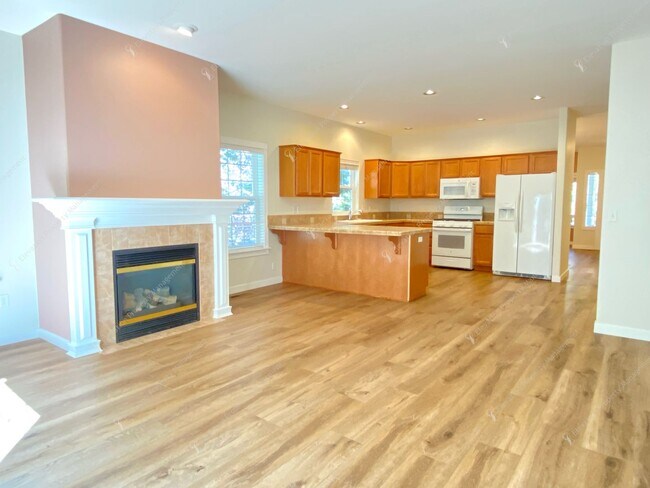 Building Photo - Beautiful, updated 3 BR on westside close to tons of recreation!