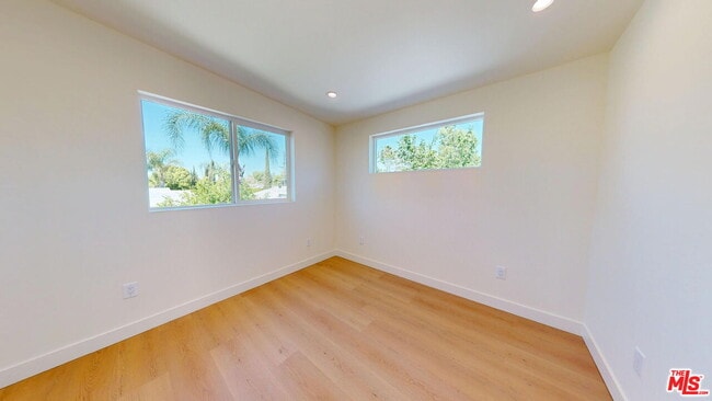 Building Photo - 6445 Satsuma Ave