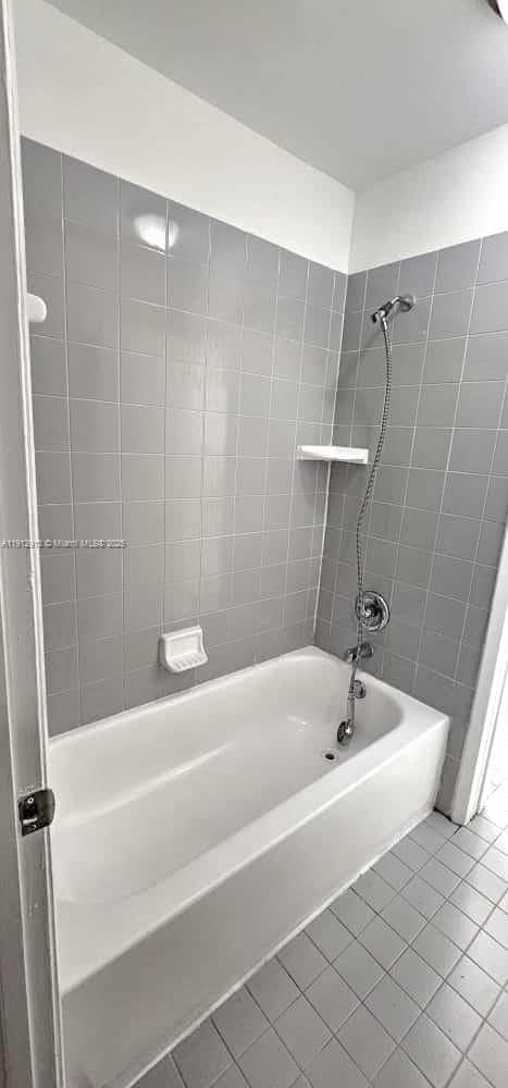 Building Photo - 1080 N Franklin Ave