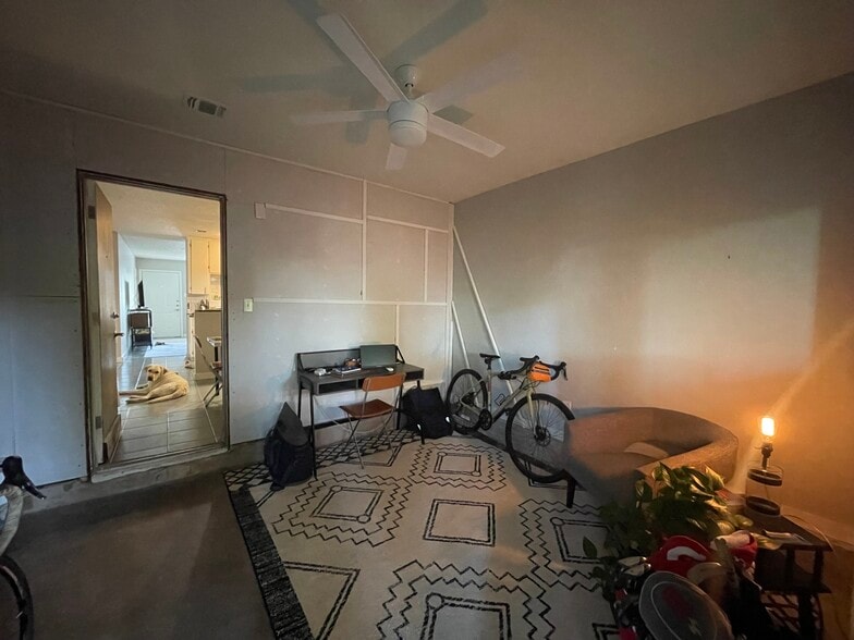 Building Photo - 3408 Dolphin Dr