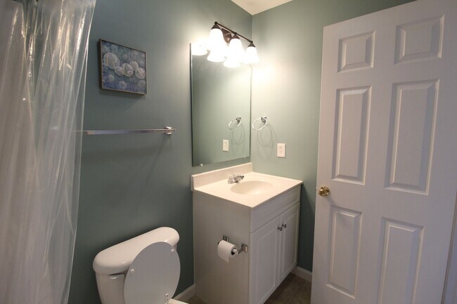 Building Photo - Liberty Square Townhome with Fenced Yard!