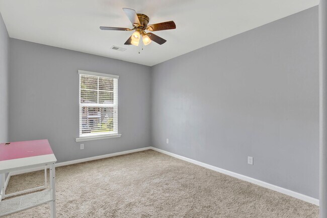 Building Photo - 86 Crystal Lake Dr