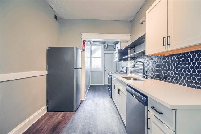 Building Photo - 1445 Lucile Ave SW
