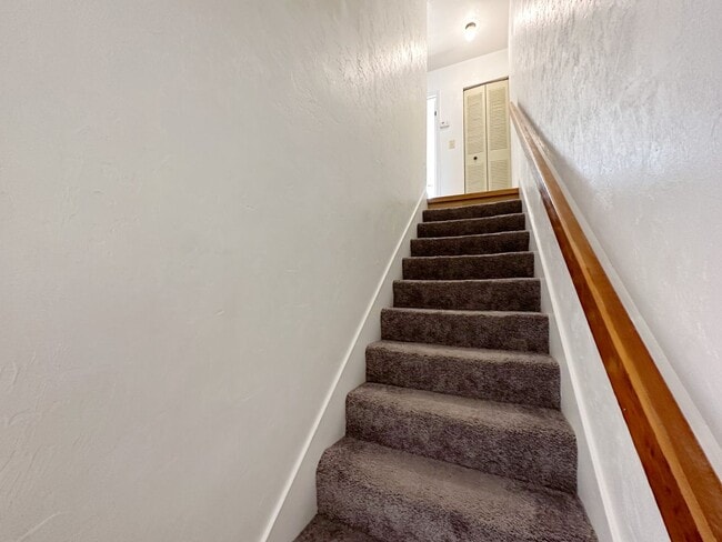 Building Photo - Oak Village - Beautiful 2 Bedroom, 1 Bathroom Townhome