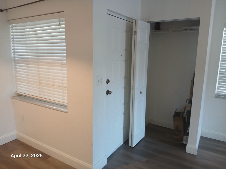 Building Photo - 2850 N Oakland Forest Dr