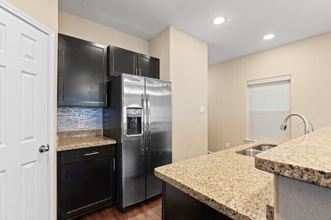 Building Photo - 17120 Wilthorne Gardens Ct