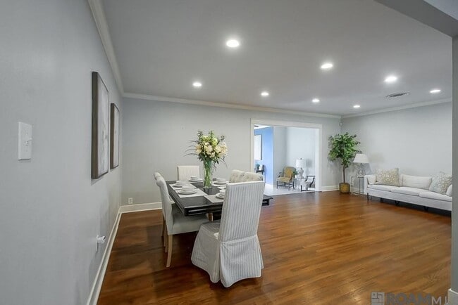 Building Photo - Mid-City Luxury Rental – 4 Bed / 3 Bath