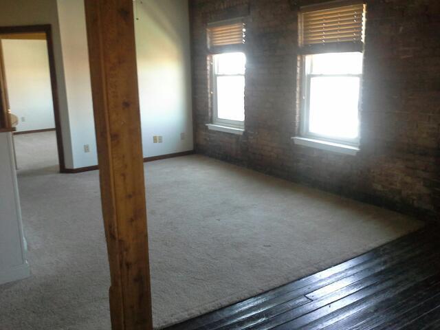 Building Photo - 603 E Colonial Ave