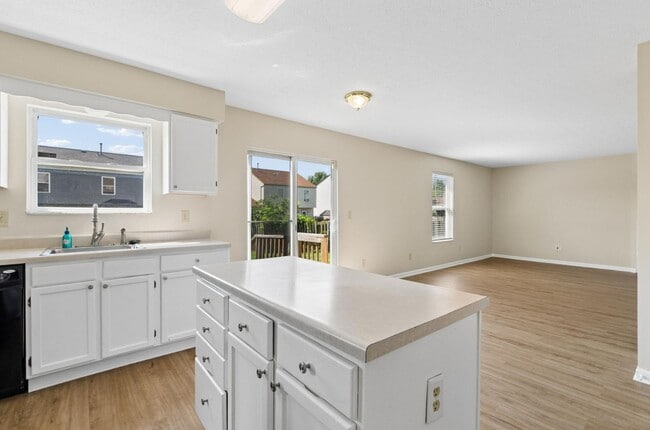 Building Photo - 4611 Thornoak Dr