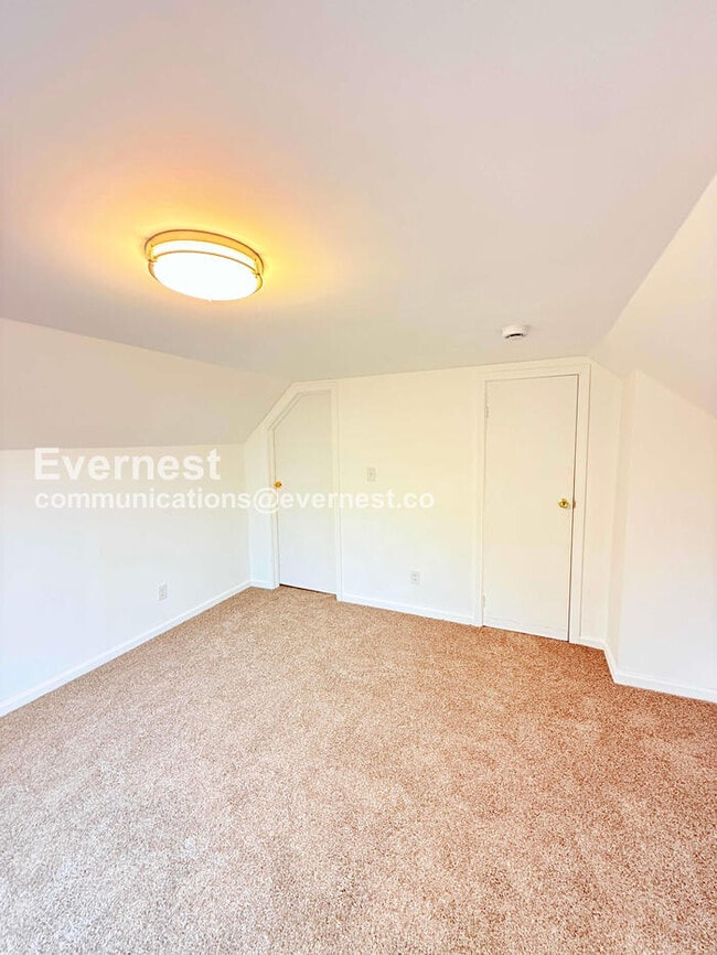 Building Photo - 17187 Rowe St