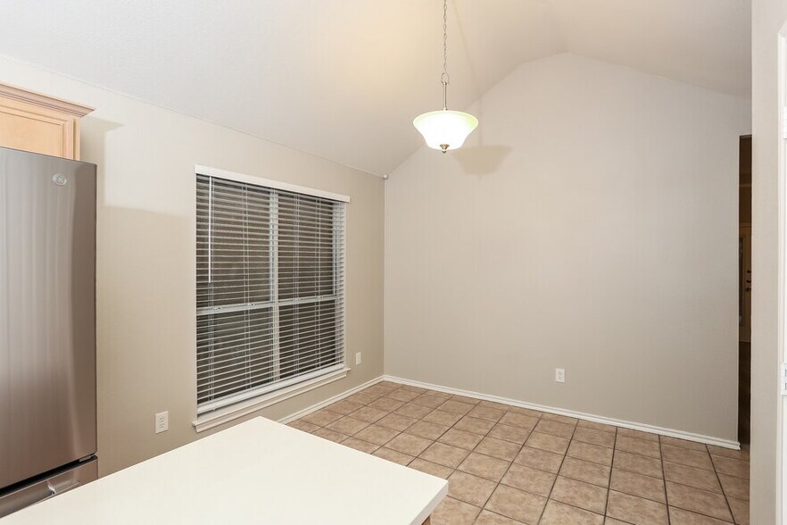 Building Photo - 5628 Indian Hill Dr
