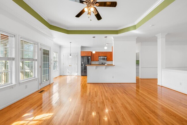 Building Photo - 8422 Bampton Dr