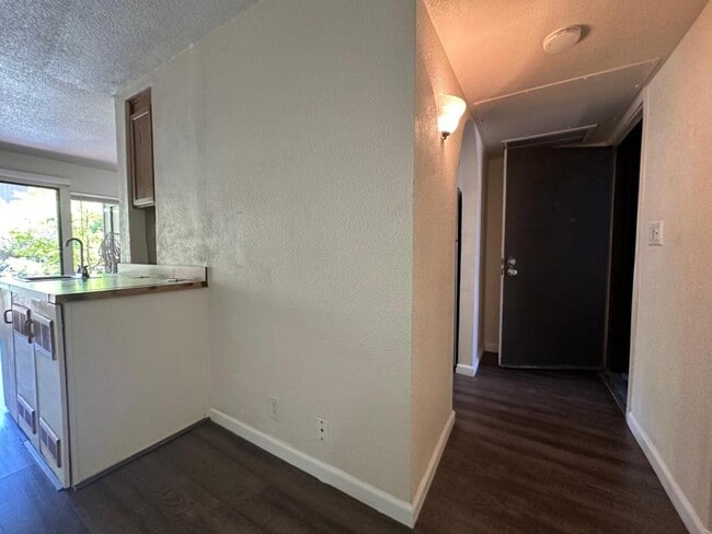 Building Photo - 2422 Larkspur Ln