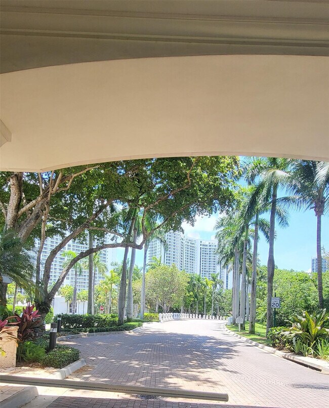 Building Photo - 2600 Island Blvd