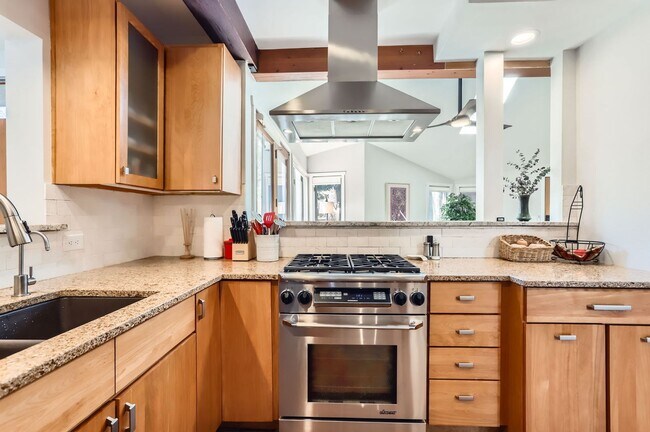 Building Photo - Peaceful 4 BDR Retreat in West Boulder