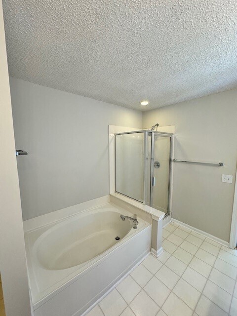 Building Photo - Charming 4-Bedroom Home