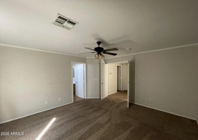 Building Photo - 10925 W Kaler Dr