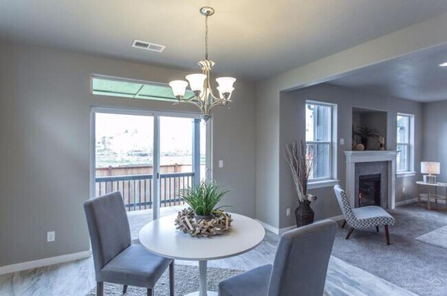 Building Photo - Newer Redmond Home with Extended 2 Car Gar...