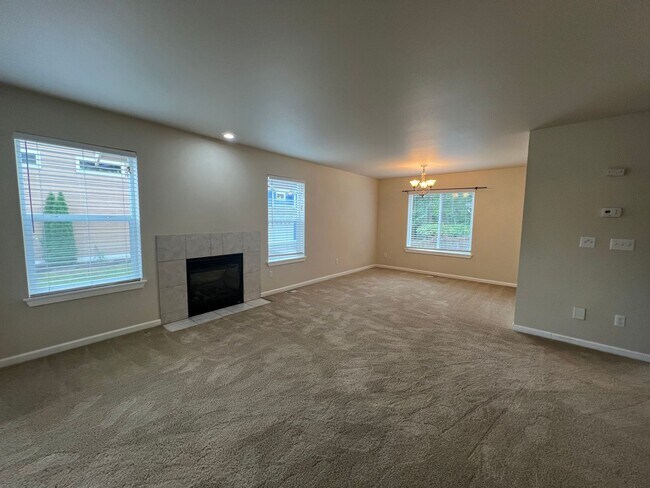 Building Photo - Large Four-Bedroom Home in the Heart of PO! Available for Rent NOW!