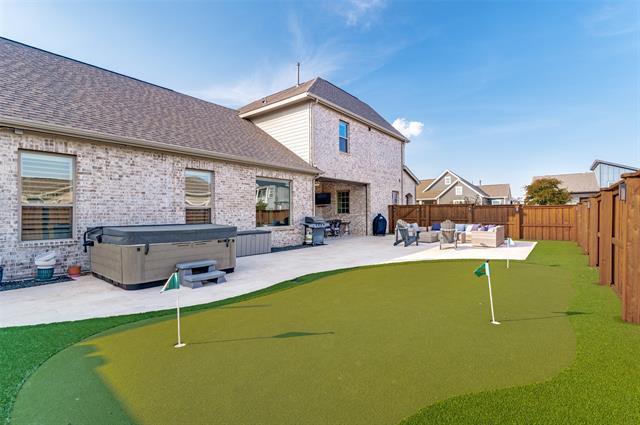 Building Photo - 3945 Wellesley Ave