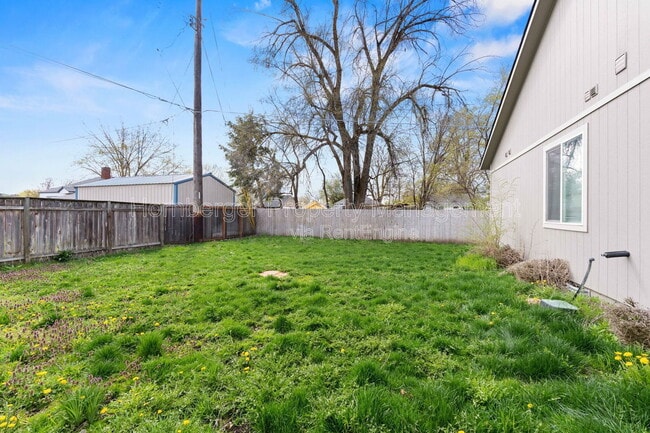 Building Photo - 14420 E Heroy Ln