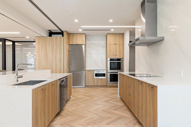 Interior Photo - 4705 Center Boulevard