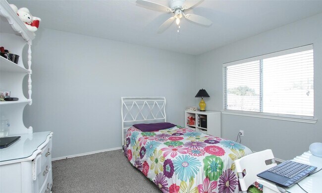 Building Photo - 6010 Ridgebriar Ln